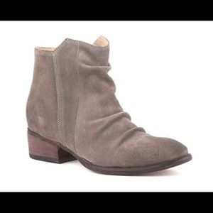 NWT Seychelles Garnet Taupe Bootie
